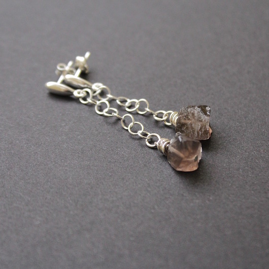 kolczyki z kamieniami Kolczyki z dymnym kwarcem na łańcuszku