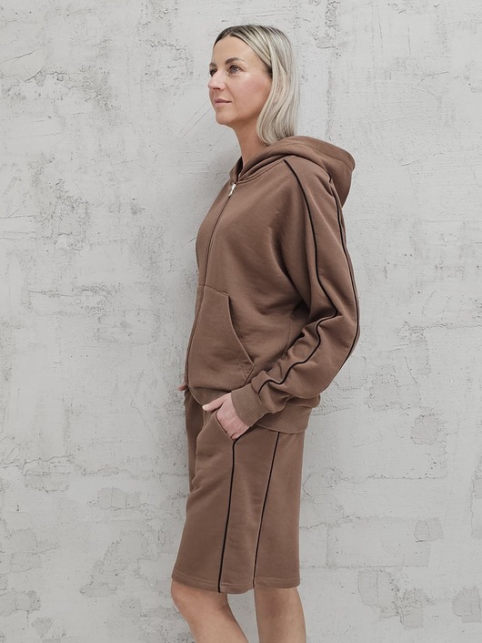 komplety damskie Dita komplet bluza na zamek i spodenki z lamówkamii Milk Chocolate