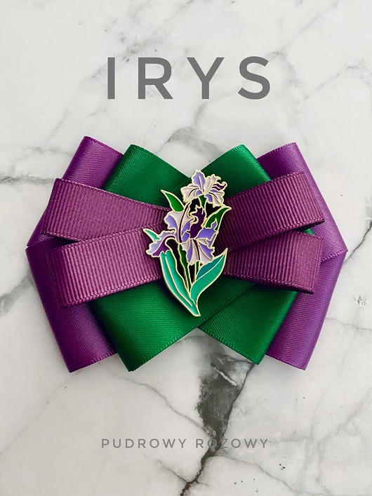 broszki Brosza z kolekcji IRYS z wiosennym kwiatem Irysa