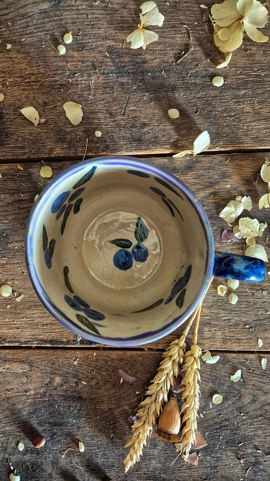 patery i talerze Miska borówki i kubek borówki, jagodowy zestaw śniadaniowy