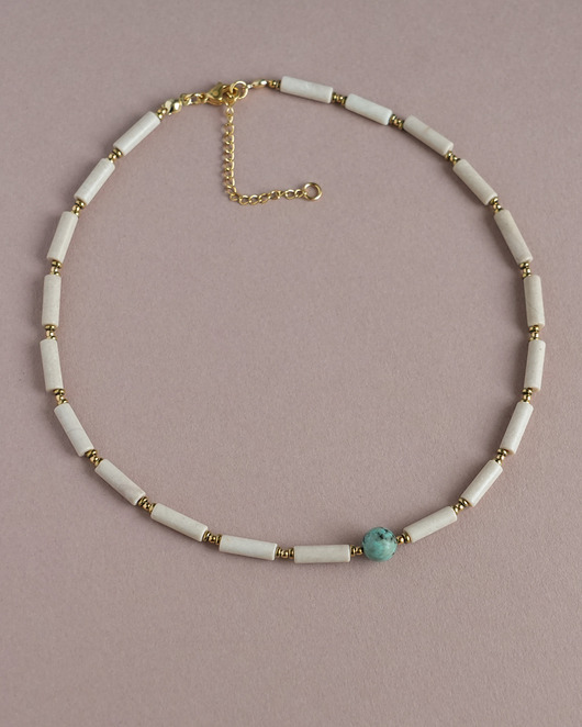 chokery Beżowy naszyjnik choker z turkusem afrykańskim