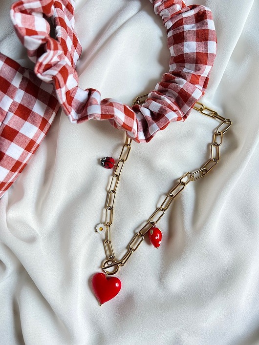 wisiory Kolorowy naszyjnik z serduszkiem