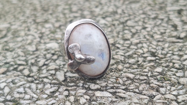 pierścionki - różne Kwiatuszkowy - pierścionek regulowany