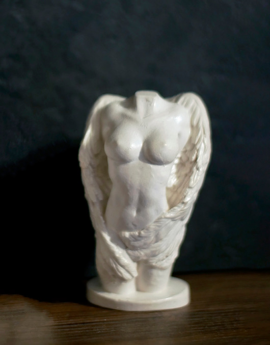 figurki i rzeźby Rzeźba biała anielica wys. 9,5 cm