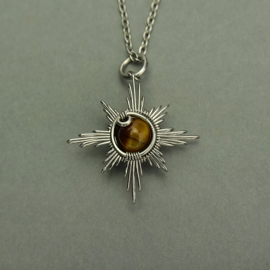 wisiory Mały wisiorek róża wiatrów tygrysie oko wire wrapping