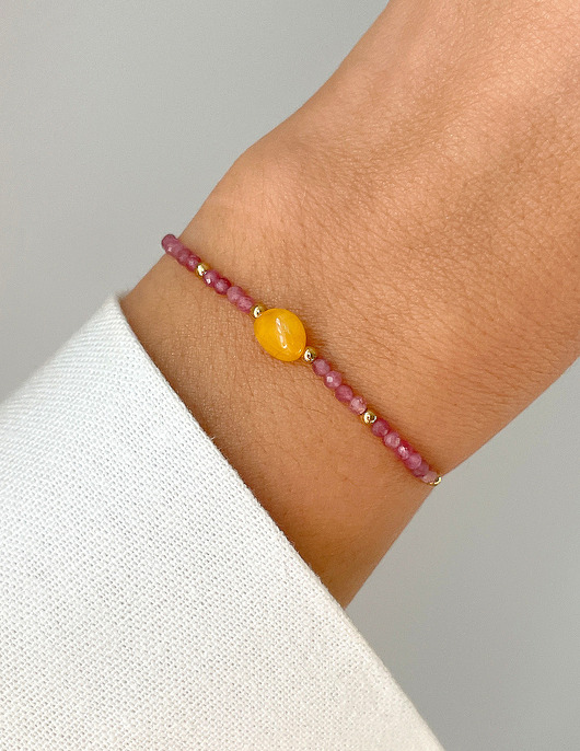bransoletki z kamieni naturalnych Bransoletka na nici z różowym turmalinem i bursztynem mlecznym