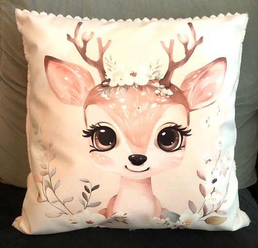 poduszki z grafiką Poduszka ozdobna, welurowa z jelonkiem
