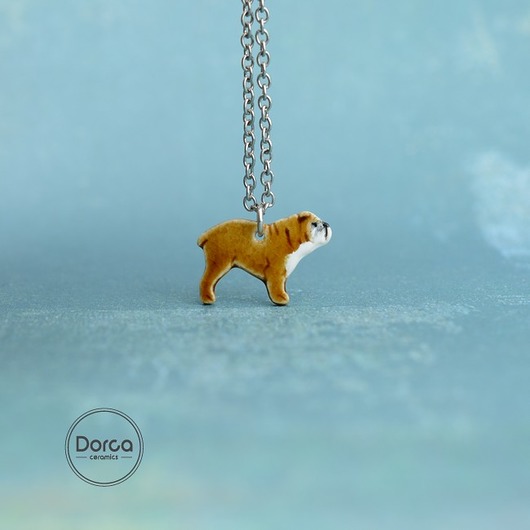 Buldog angielski mini zawieszka ceramiczna Dorca