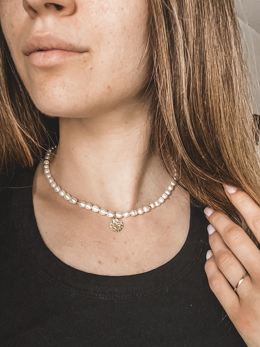 chokery Choker Pearls perły ze złotą zawieszką