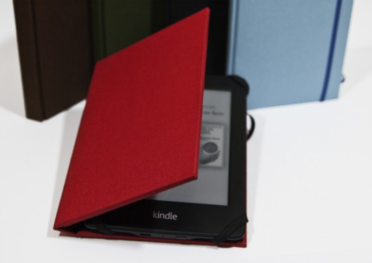 Okładka Kindle. Wygląda jak książka, czerwona Prohiberi