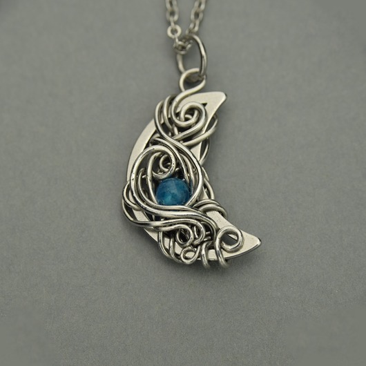 wisiory Wisiorek księżyc niebieski apatyt wire wrapping