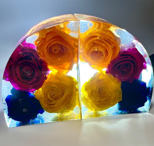 figurki i rzeźby Podpórki do książek z żywicy z wiecznymi różami