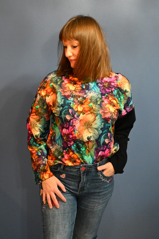 bluza bez kaptura damska Nietypowa bluza bawełniana - Kolorowe Kwiaty