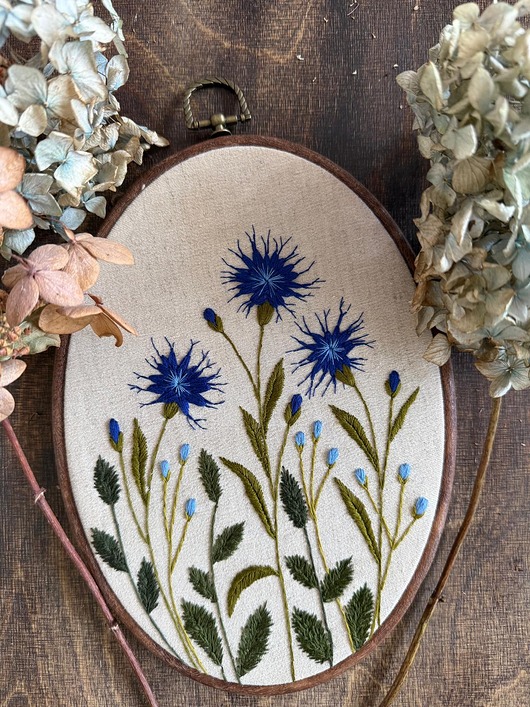 inne Ręcznie haftowany obrazek "Chabry"