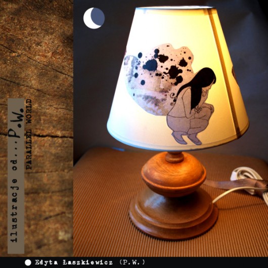 Kobieta-Ćma Lampka na Stolik Nocny Parallel World