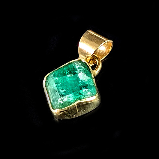 wisiory Szmaragd w złocie