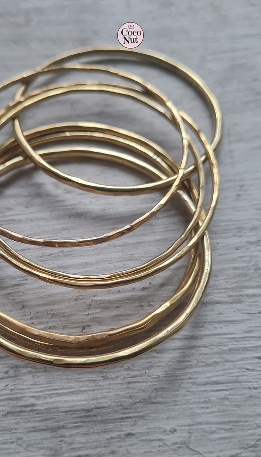 bransoletki złote Komplet sześciu bransolet z mosiądzu
