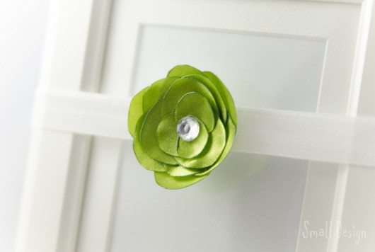 Opaska z zielonym kwiatkiem smalldesign