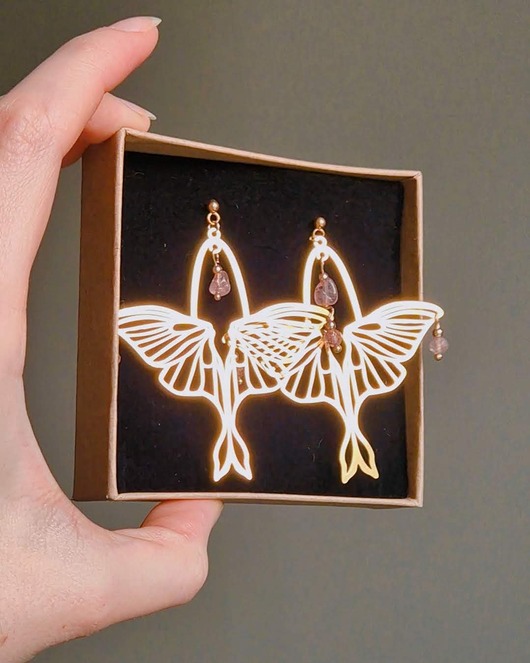 kolczyki z kamieniami Fairytopia, kolczyki ćmy z kwarcem truskawkowym