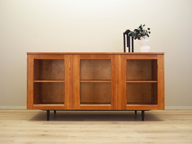 komody i szafki Witryna sosnowa, duński design, lata 80, produkcja: Dania