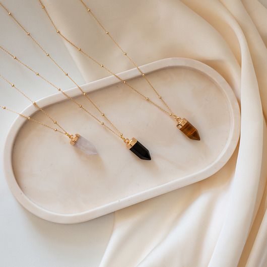 złote naszyjniki Naszyjnik z zawieszką z kamienia naturalnego.