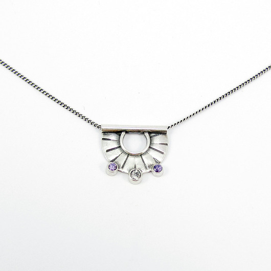 chokery Tiny pendant three dots amethyst