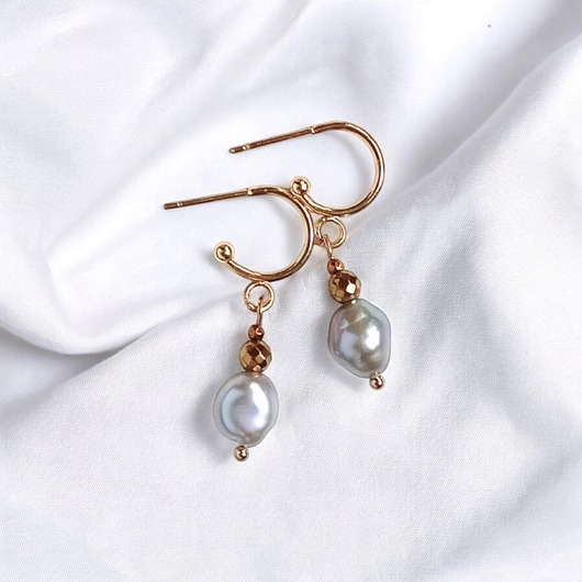 kolczyki pozłacane WYSYŁKA 24H - Srebrne perły - kolczyki na okrągłych sztyftach