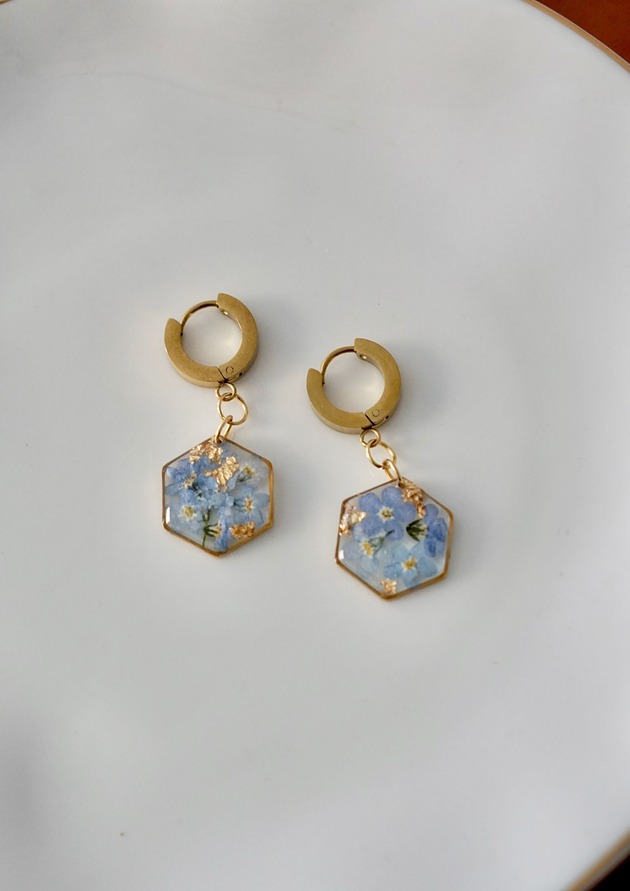 kolczyki z żywicy Kolczyki wiszące z niezapominajkami