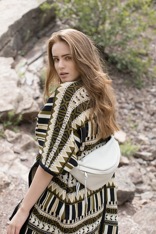 saszetka nerka Skórzana torebka-nerka VOOC EP19 kremowa