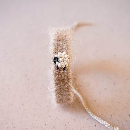 bransoletki na sznurku Puszysta, miękka bransoletka handmade - owieczka