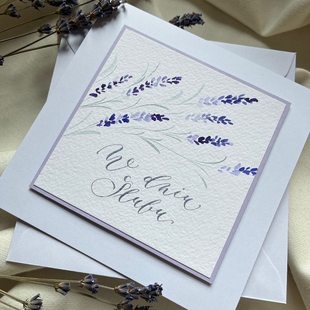 kartki scrapbooking Kartka ślubna ręcznie malowana i kaligrafowana z lawendą