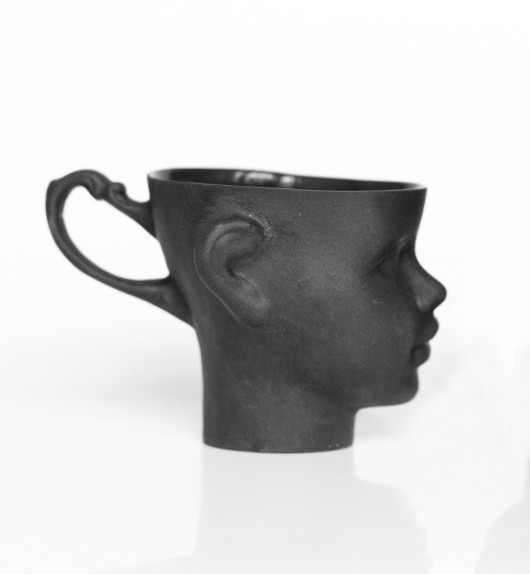 Kubeczek z czarnej porcelany ENDE