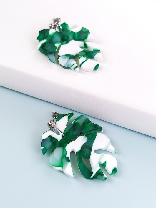 kolczyki z masy plastycznej Zielone matowe kolczyki monstera