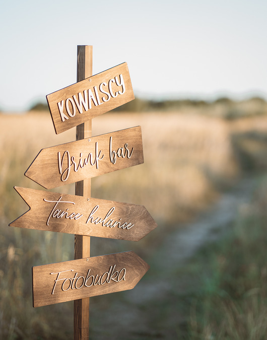 dodatki ślubne Drogowskaz weselny dąb ciemny