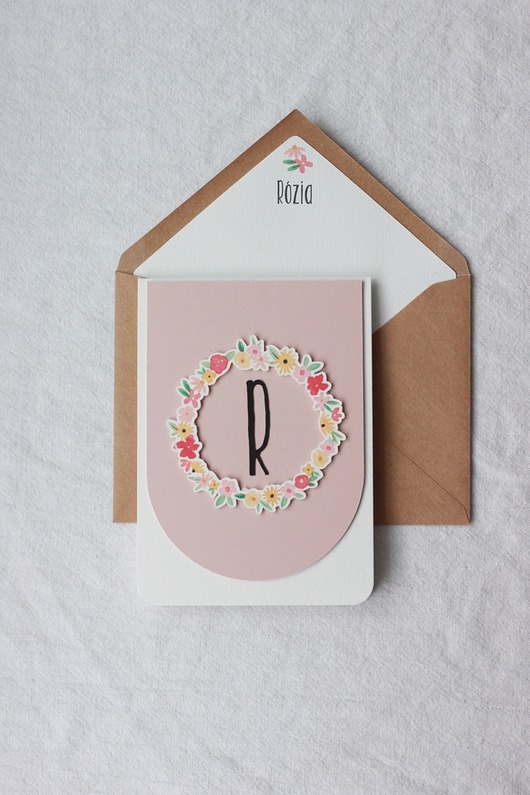 kartki scrapbooking Rózia. Zaproszenia urodzinowe z kolorowym kwiatowym wiankiem