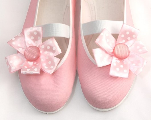 Pudrowa polka dot (buty + broszki) Czarna Biedronka