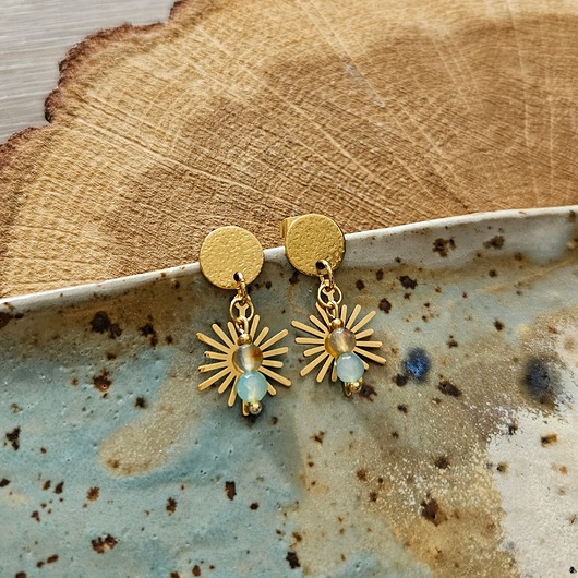 kolczyki z kamieniami Kolczyki z agatem i zawieszką słońce