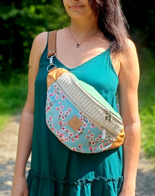 saszetka nerka Maxi nerka damska z weluru Capri