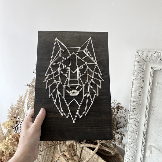 obrazy Obraz  WILK string art na sosnowej desce