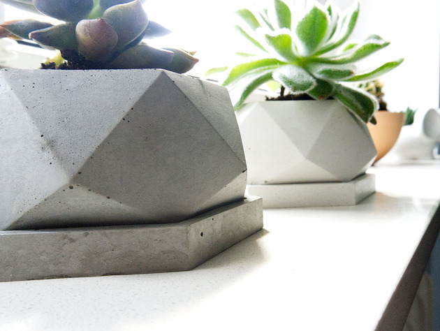 Geometryczna doniczka z betonu + podstawka Rausch beton