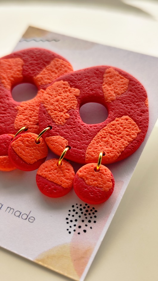 kolczyki z masy plastycznej Kolczyki wiszące panterka zwierzęce koralowe