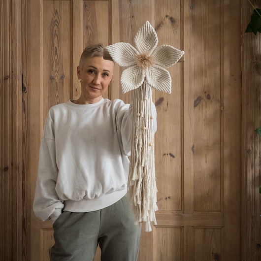 makramy Makramowy kwiat kremowy