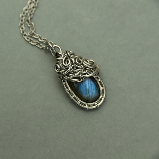 wisiory Mały wisiorek niebieski labradoryt wire wrapping