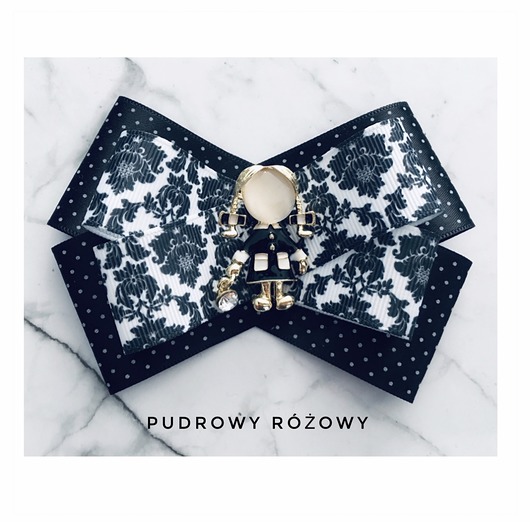 broszki Brosza  Glamour z Dziewczynką New