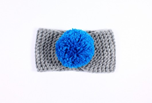 opaska jasnoszara pompon turkusowy RękaProduction