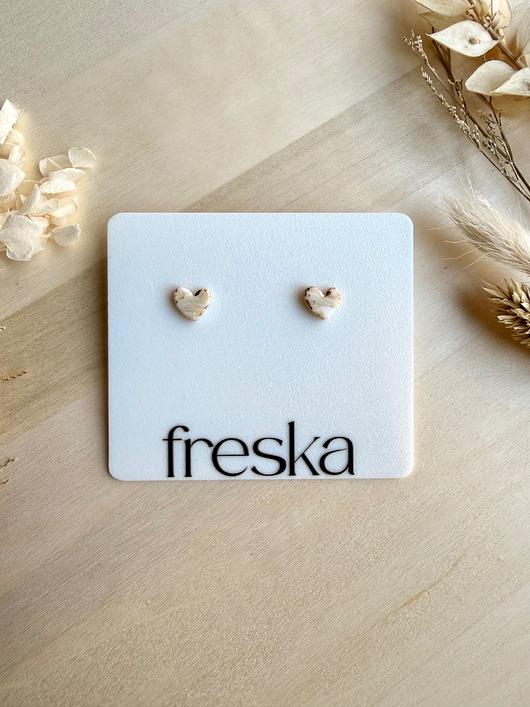 kolczyki z masy plastycznej Kolczyki Serduszka matowe ze złotem - piaskowe