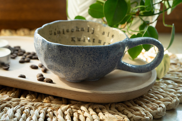 filiżanki Ceramiczna filiżanka handmade z napisem i kwiatem