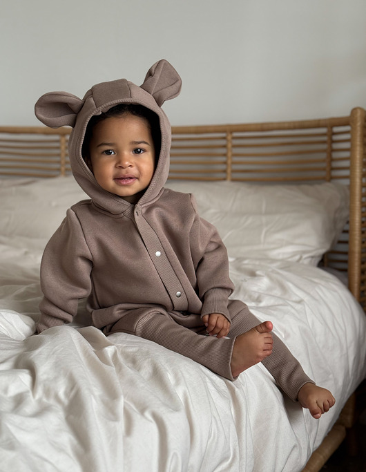 kombinezony dla niemowlaka Kombinezon Uszaty Orzechowy