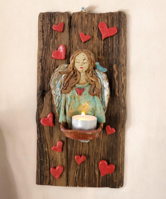 Ozdoby na ścianę Anioł na desce z serduszkami