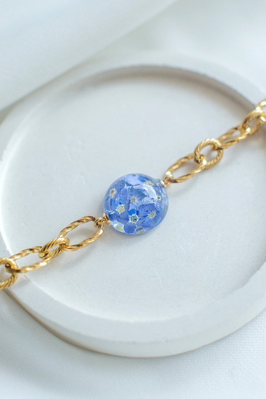 bransoletki z żywicy Bransoletka z niezapominajkami